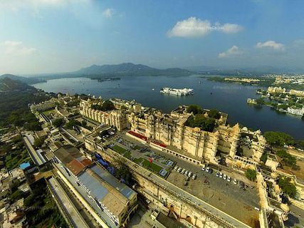 ఉదయపూర్ - భారతదేశపు వెనిస్ నగరం !!