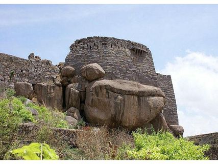 గొల్కోండ కోటలో దాగున్న రహస్యాలు !