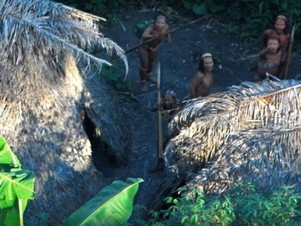 అత్యంత ప్రమాదకరమైన రహస్య తెగ మనుషులను చూస్తే !!!