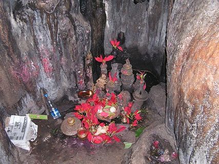 బొర్రా గుహల్లో బయటపడ్డ భయంకర నిజాలు..ఆ వస్తువులను చూసిన ప్రజలు పూజలు చేస్తున్నారు !