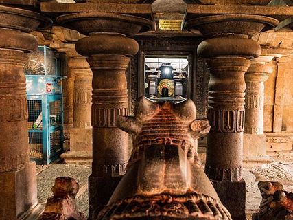 కొత్త దంపతులు ఆ కొమ్ముల మధ్య నుంచి లింగాన్ని దర్శిస్తే కోరిన కోర్కెలు నెరవేరుతాయంటా