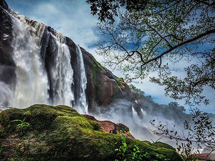 ప్ర‌శాంత‌మైన ప‌ర్యాట‌కానికి చిహ్నం.. మ‌ల‌య‌త్తూరు