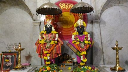 కేసీఆర్ సంద‌ర్శించ‌బోయే విఠోభారుక్మిణి ఆల‌య విశేషాలు తెలుసా?!