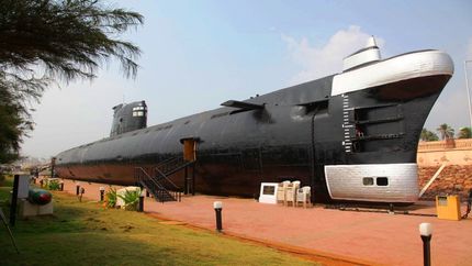 విశాఖ‌లో ప‌ర్యాట‌కుల‌ను ఆక‌ర్షిస్తోన్నమెరైన్ మ్యూజియం..