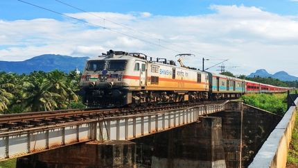 భార‌త‌దేశంలోని అత్యంత అంద‌మైన రైలుమార్గాలు ఇవే...