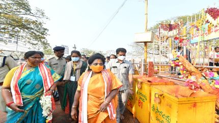 ఆసియాలోనే అతిపెద్ద గిరిజ‌నుల పండుగ మేడారం జాత‌ర‌...