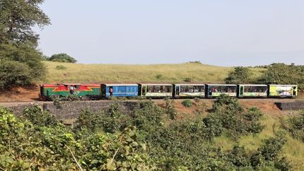 దేశంలోని ఈ రైలు మార్గంలో ప్ర‌యాణ‌మంటే ఓ పెద్ద సాహ‌స‌మే..!