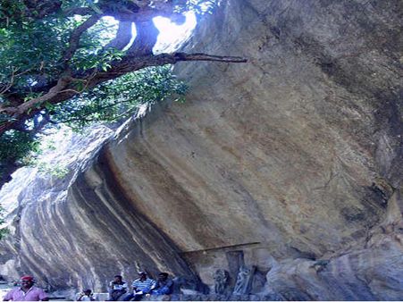 Gudiyam Caves