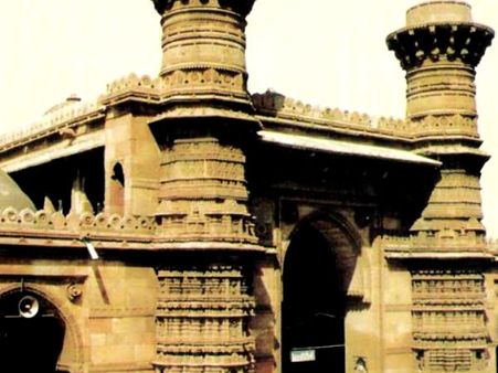 Jhulta Minara in Ahmedabad