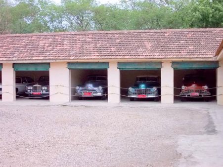 Royal Garages