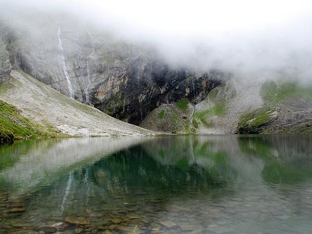 Hemkund Lake