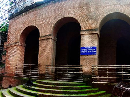 Clive's House, Dum Dum