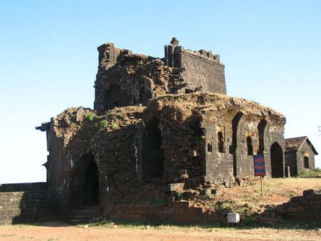 2. Kalavanticha Mahal