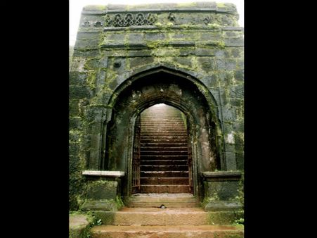 Destination: Raigad Fort Destination: Raigad Fort