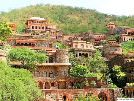 1. Neemrana 1. Neemrana