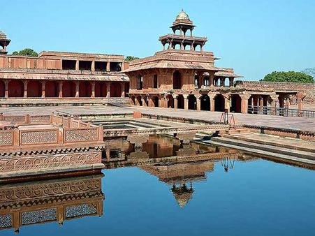 2) Fatehpur Sikri