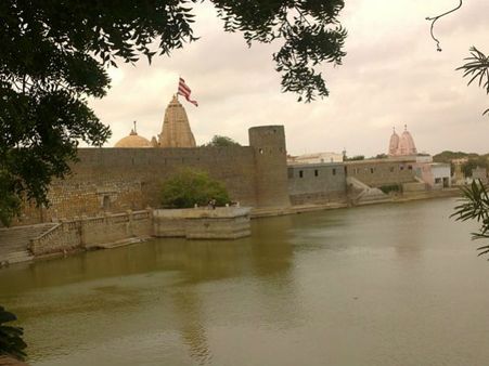 3) Narayan Sarovar
