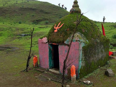 The History And Surroundings Of Tringalwadi Fort