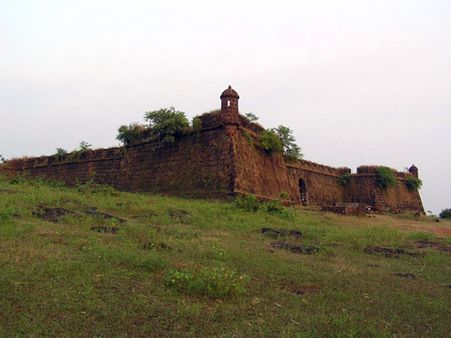 2) Corjuem Fort