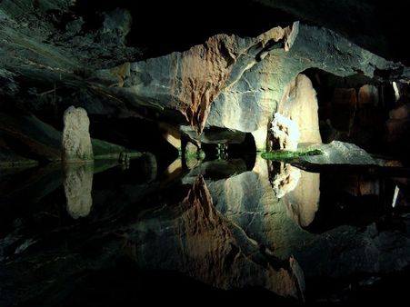 4) Mawjymbuin Cave Temple