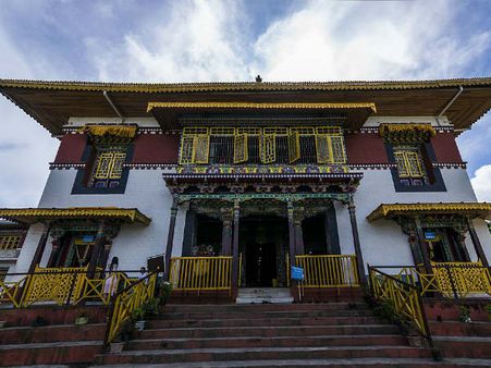 3) Pemayangtse Monastery