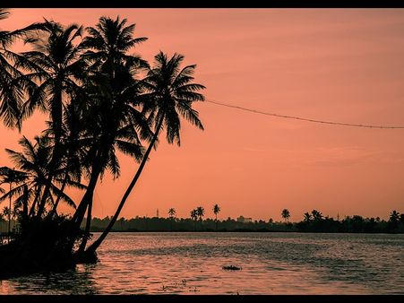 7. Backwaters And Houseboats