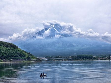 4) Japan: 4) Japan:
