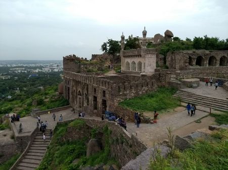 2) Golkonda Fort: