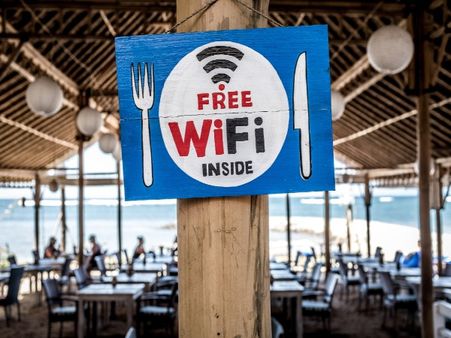 4) Free WiFi: 4) Free WiFi: