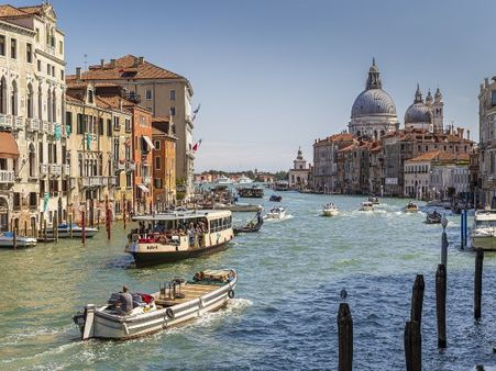 1) Venice, Italy, Beauty score- 83.3%