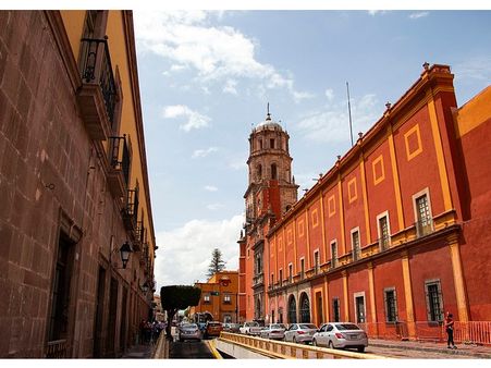 Take a long walk around the monuments of Queretaro’s Historic Center Take a long walk around the monuments of Queretaro’s Historic Center