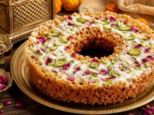 हरियाली तीज: घेवर की दुकानों पर भारी भीड़, बिना लाइन लगे ऐसे खरीदें अपनी पसंदीदा मिठाई