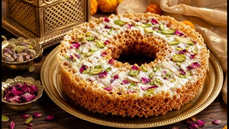 हरियाली तीज: घेवर की दुकानों पर भारी भीड़, बिना लाइन लगे ऐसे खरीदें अपनी पसंदीदा मिठाई