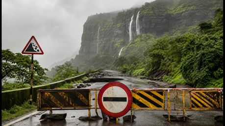 मालशेज घाट बंद: ₹5000 के बजट में मानसून ट्रिप का पूरा प्लान, देखें सुरक्षित रास्ते