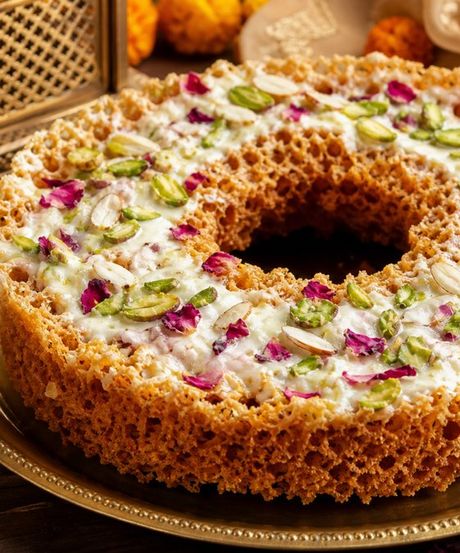हरियाली तीज: घेवर की दुकानों पर भारी भीड़, बिना लाइन लगे ऐसे खरीदें अपनी पसंदीदा मिठाई
