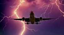 विमान पर बिजली गिरने का क्यों नहीं होता है कोई असर? 
