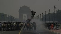 दिल्ली की जहरीली हवा - नोएडा का AQI पहुंचा 696 पर, कृत्रिम बारिश - ड्रोन से नियंत्रित होगा प्रदूषण!