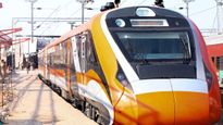 ट्रायल के लिए जम्मू पहुंची वंदे भारत एक्सप्रेस, कब से कटरा-श्रीनगर रूट पर दौड़ेगी? जानिए किराया व Timing