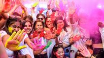 होली पर अहमदाबाद की इन जगहों पर मचेगी धूम, जल्दी से कर लें धमाकेदार होली पार्टी की Last मिनट बुकिंग