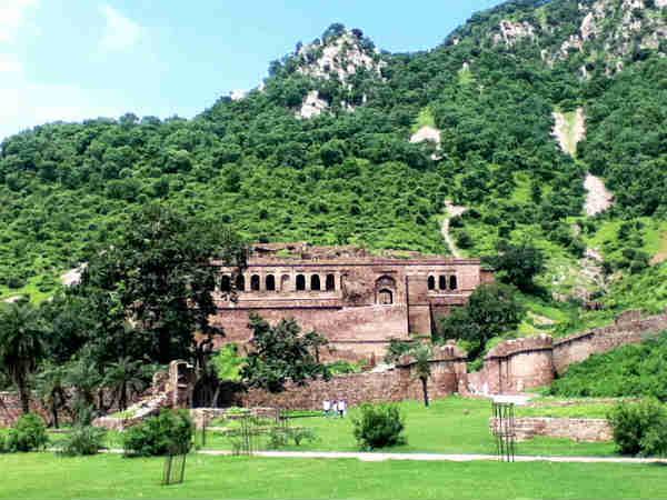 रोमांच के शौक़ीन हैं तो यहां जरूर आएं 