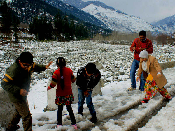 बर्फ ने बनाया कश्मीर को और खूबसूरत 