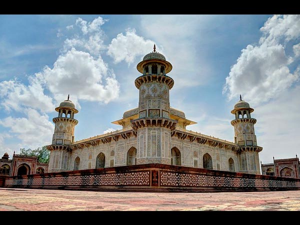  एतमाद उद दौला का मक़बरा