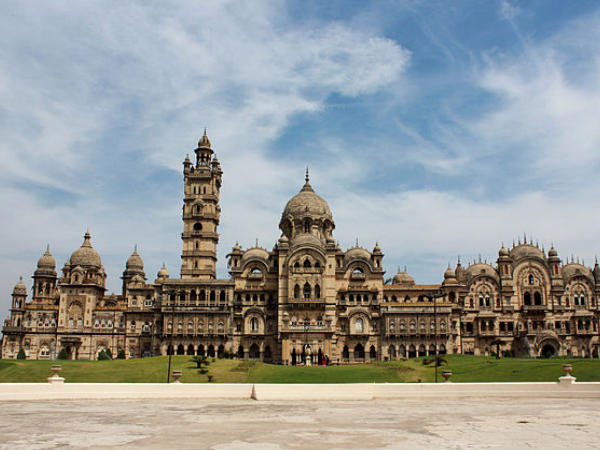 रॉयल्टी की झलक