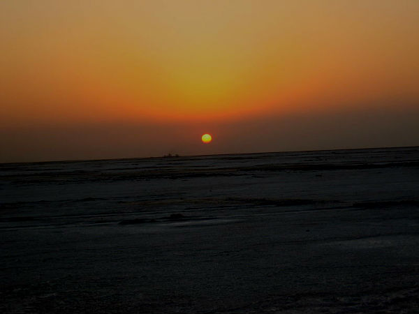 कच्छ के रण में सनसेट 