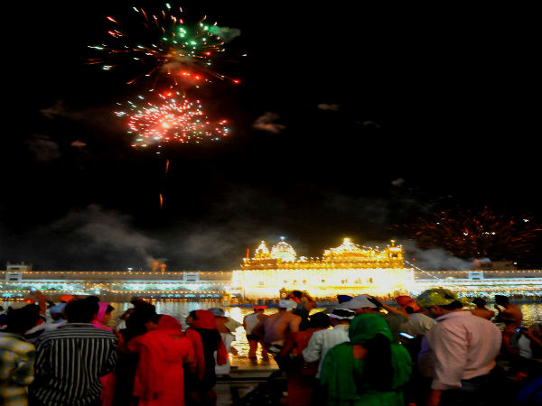 अमृतसर में आतिशबाजी 