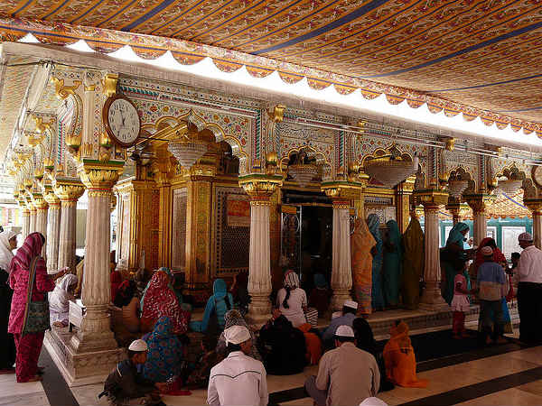 दरगाह में क्या करें क्या न करें