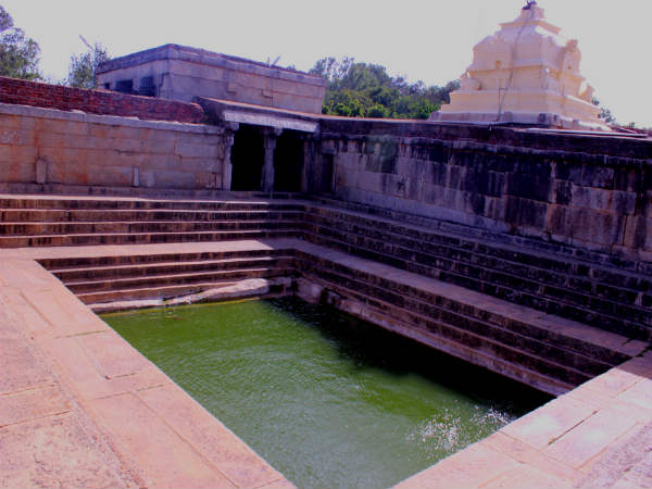 योगा नंदीदेश्‍वर मंदिर