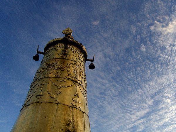  सोने जैसा चमकता हुआ