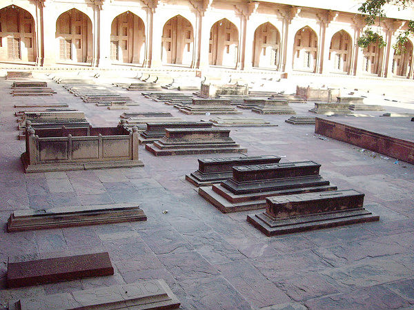 रॉयल मकबरे