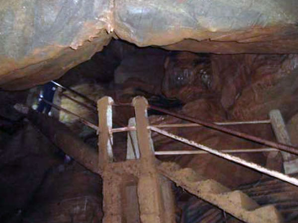 कैलाश गुफाएं